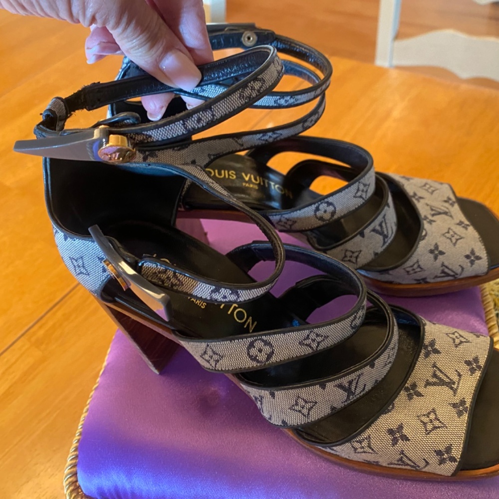 Louis Vuitton women's shoes - Picture 5 of 9